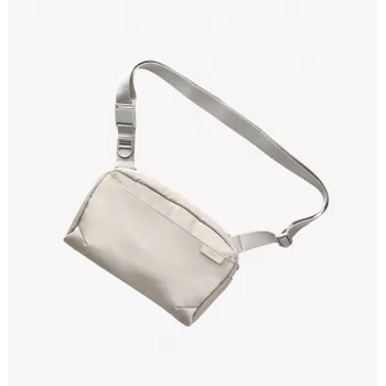 UNIQ Arden Sling 2L crossbody taška béžová