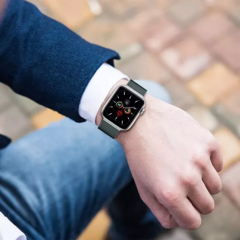 TECH-PROTECT Milanese Loop Apple Watch 4 / 5 / 6 / 7 / 8 / 9 / SE (38 / 40 / 41 mm) starlight
