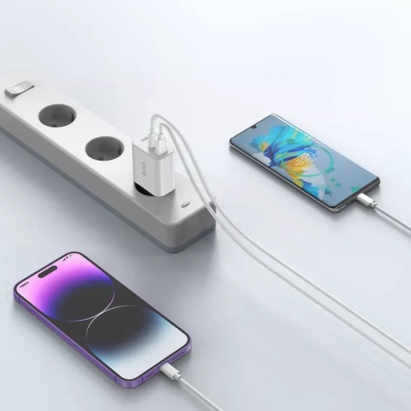Tech-Protect NC30W 3-portový USB-C & USB-A nástenný nabíjací adaptér 30W biely
