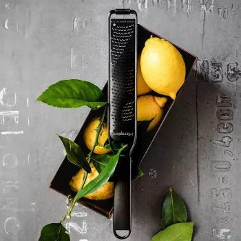 Microplane Black Sheep zester - Premium Classic Series, jemné strúhadlo, čierna