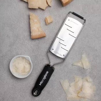 Microplane Gourmet strúhadlo veľké na hobliny čierne