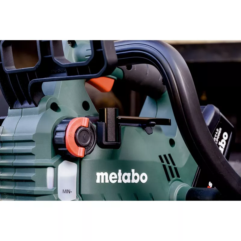 METABO MS 18 LTX BL 25 (601595900) SET akumulátorová reťazová píla (zelená/čierna, Li-Ion batéria 4,0Ah 18V)