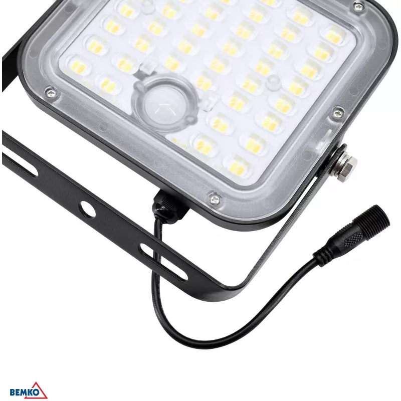 BEMKO SOLPAR solárne LED reflektory 10W 1500lm 3000/4000K IP65 čierna s PIR senzorom