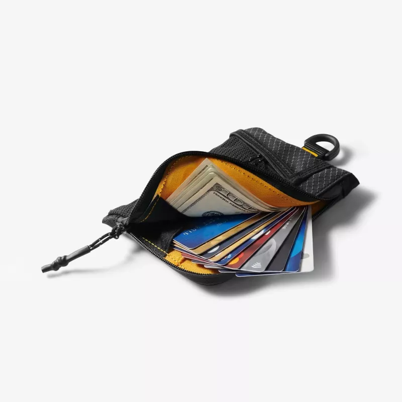 SPIGEN LF300 Soft RFID držiak kariet Black