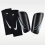 Nike Mercurial Lite futbalové chrániče holení čierne DN3611 010 veľkosť M