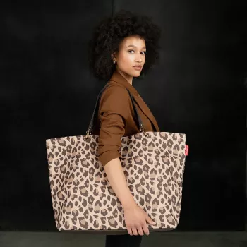 Reisenthel Shopper XL Leo Macchiato – veľká nákupná taška z recyklovaného PET s leopardím vzorom, 35 L