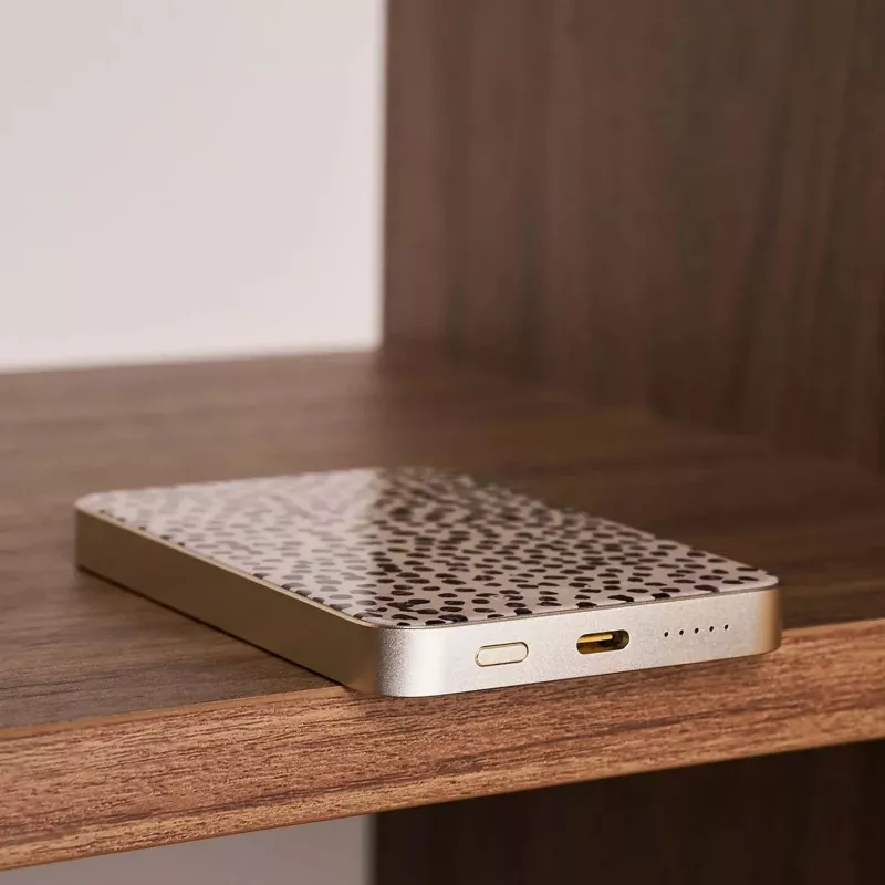 Burga Magnetic 5000 mAh powerbanka Almond Latte Gold