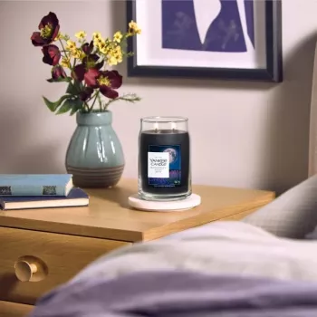 Yankee Candle Signature Mittsommernacht veľká sklenená vonná sviečka 567 g