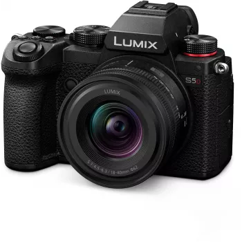 Panasonic Lumix DC-S5D fotoaparát so sadou objektívu 18-40mm (DC-S5DNE-K)