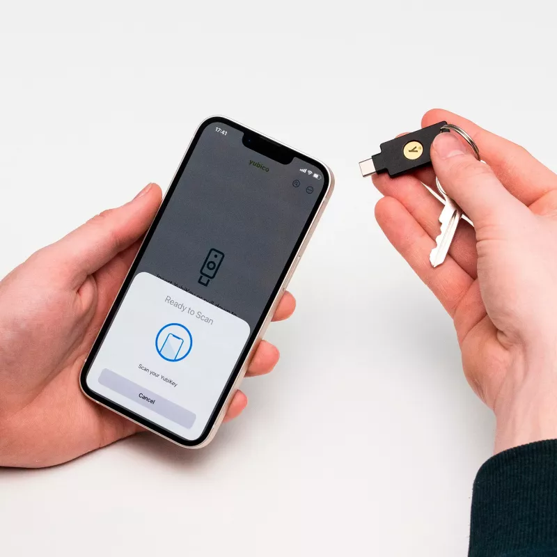 YubiKey 5C NFC bezpečnostný kľúč (čierna/zlatá, 2 balenie)