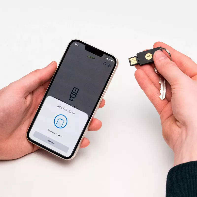 YubiKey 5 NFC bezpečnostný kľúč, balenie 2 ks (čierna/zlatá, USB-A & NFC)