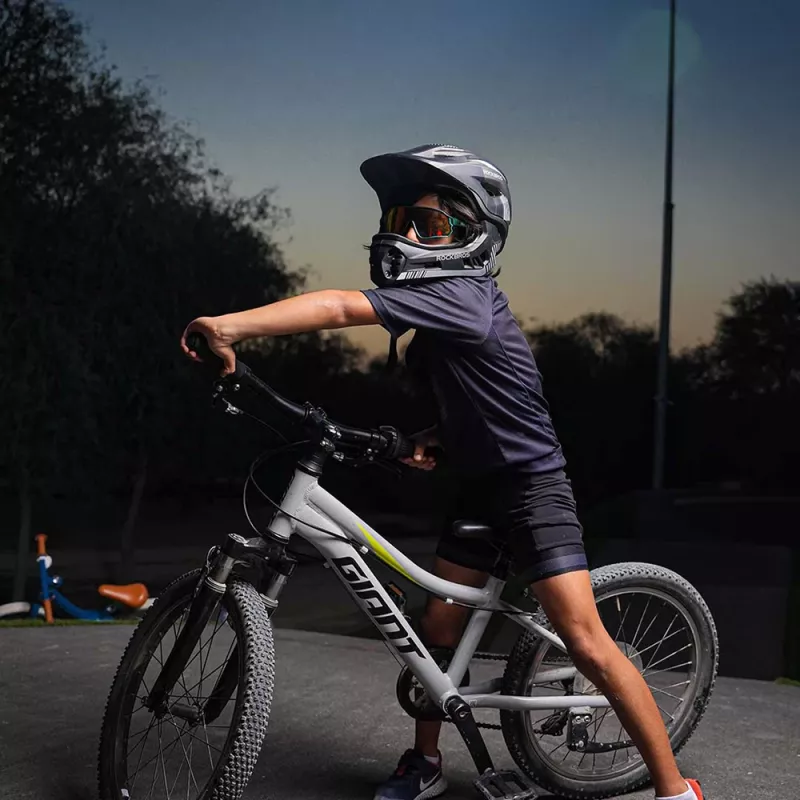 Rockbros TT-32SBTG-S detská cyklistická prilba s odnímateľným chráničom brady, veľkosť S, sivá