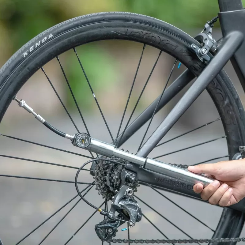 ROCKBROS JG-PB-004 ľahká bicyklová ručná pumpa s manometrom - čierna
