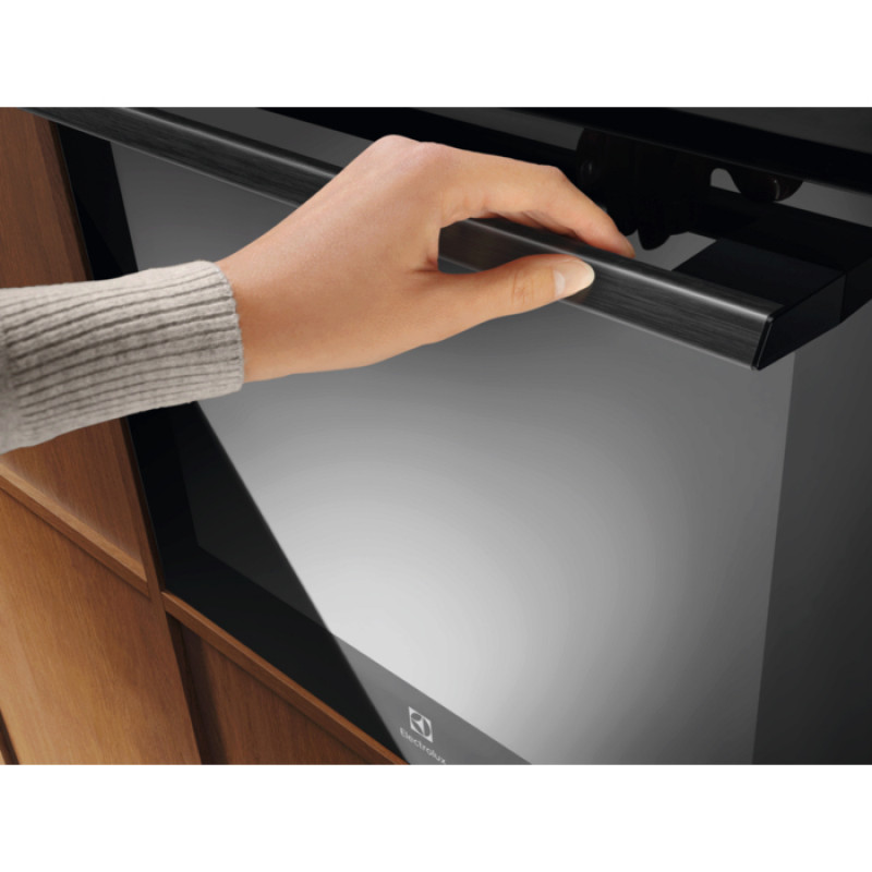 Electrolux LOF6P16Z vstavaná elektrická rúra, 71 l, pyrolytické samočistenie, SoftClosing, čierna