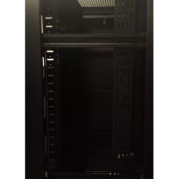 DS-IT vertikálny panel na manažment káblov - 27U - 30 cm široký (DS-CABLETRAY-27U-30)