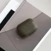 UNIQ Terra puzdro z pravej kože na Apple AirPods Pro – olivová zelená