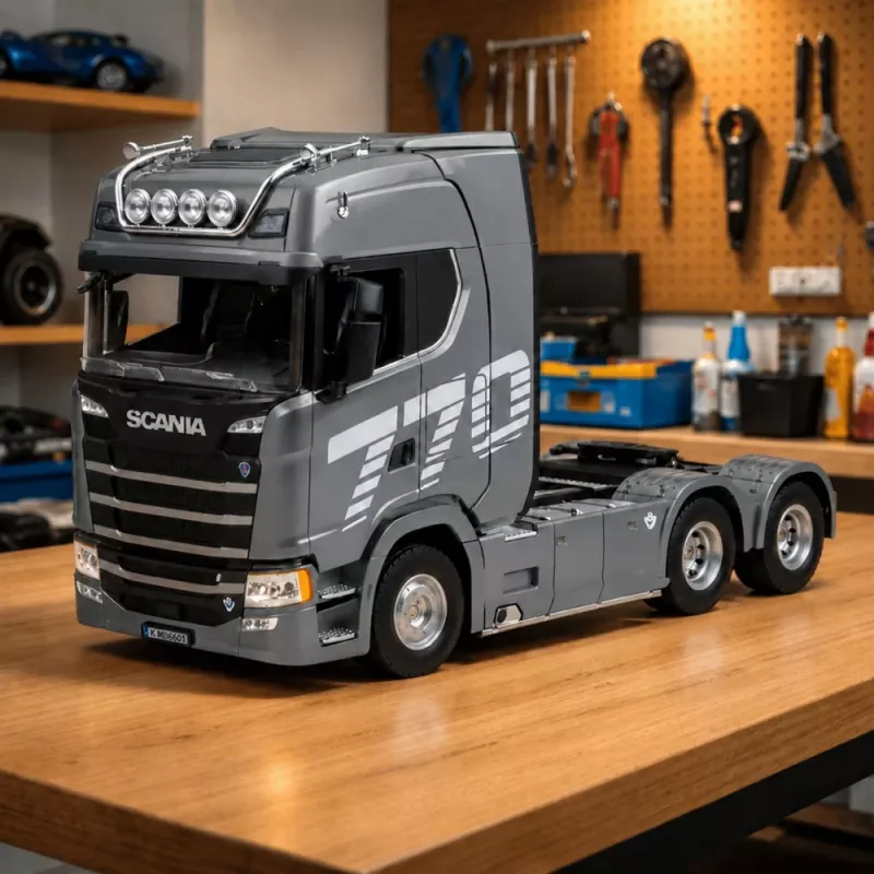 HUINA 32329 Scania 1:18 6-kanálová RC ťahač návesov sivá strieborná