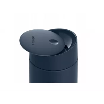 Fellow Carter Slide hrnček 355 ml tmavomodrý vákuovo izolovaný cestovný hrnček