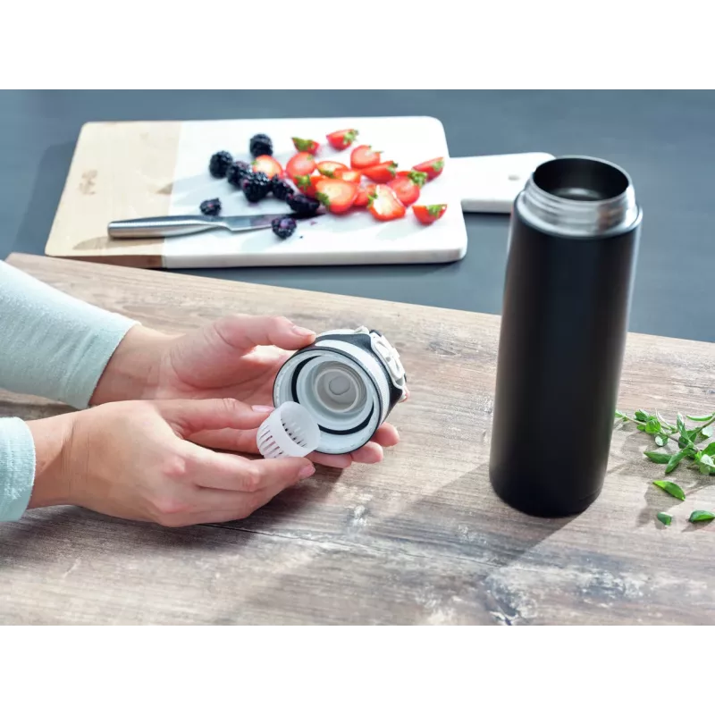 LEIFHEIT Thermo Flip 600 ml čierny izolovaný cestovný hrnček