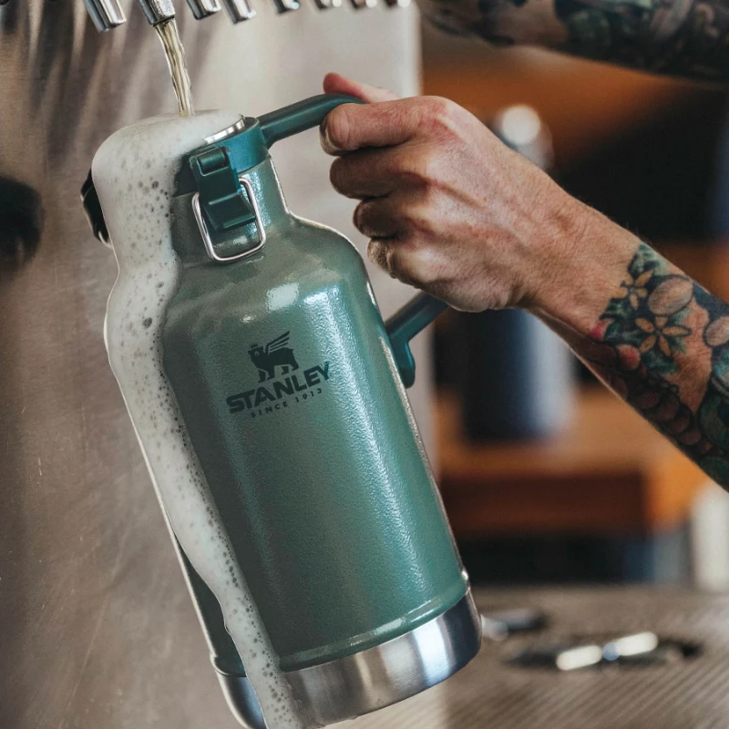 STANLEY Easy-Pour Growler Classic pivový džbán 1,9L zelená