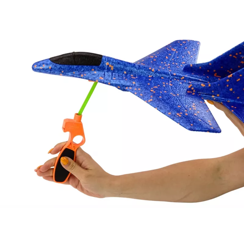 LEAN TOYS polystyrénové bojové lietadlo s modrým katapultovým štartovacím zariadením