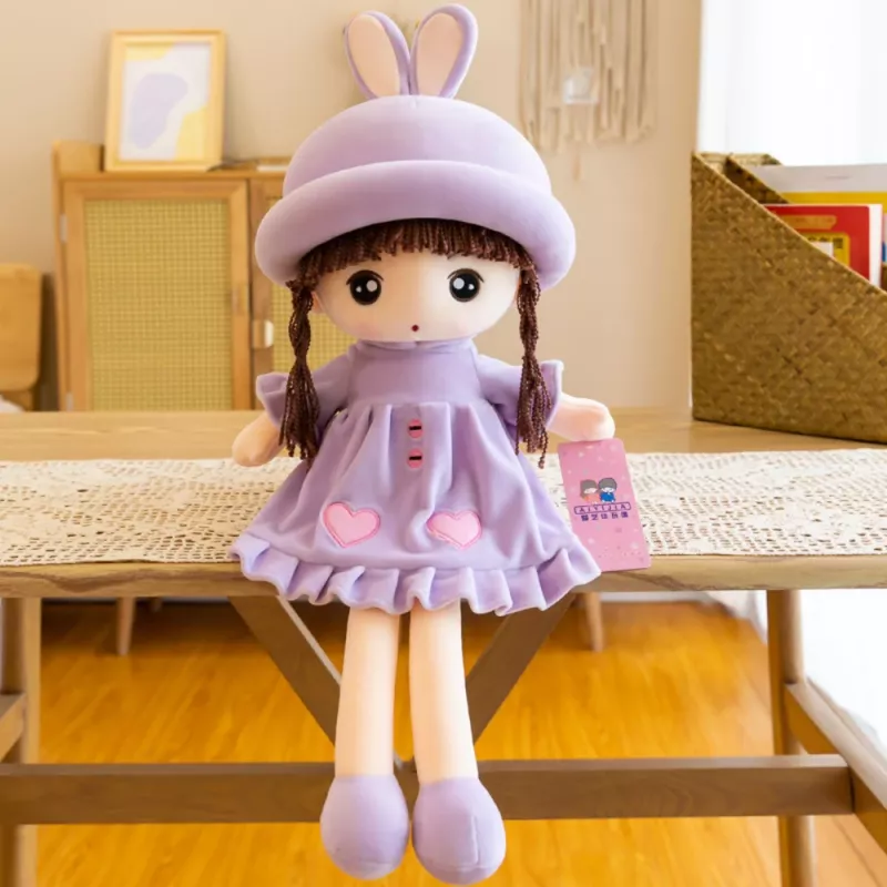 LEAN TOYS látková bábika mäkká plyšová fialové šaty s volánikmi 45 cm