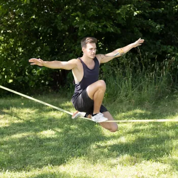 SCHILDKRÖT slackline set 15 m žltý, 50 mm široký s račňovým napínaním – balančný tréningový set 970701