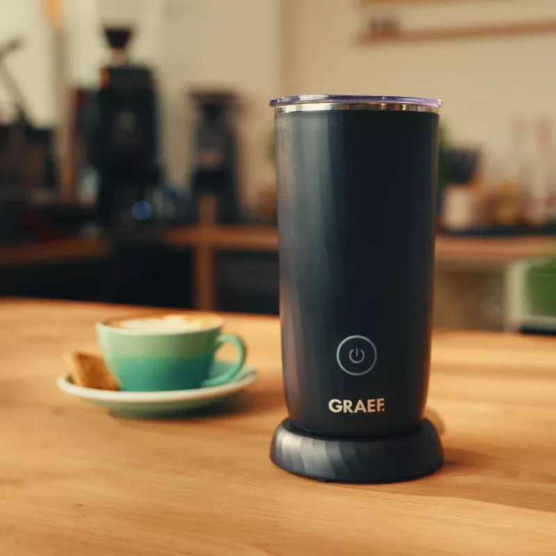 GRAEF MS 402 EU automatický šľahač mlieka, kapacita ohrevu 240 ml, čierny