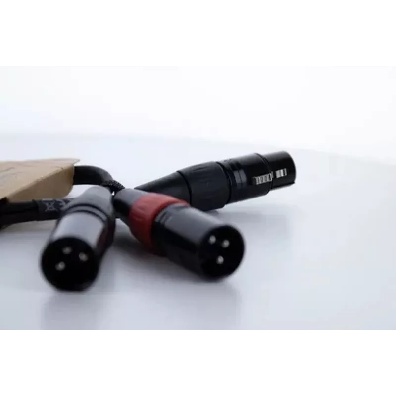 Cordial EY 0,3 m XLR Y-adapter kábel - 1x XLR samica na 2x XLR samec, čierny 14880