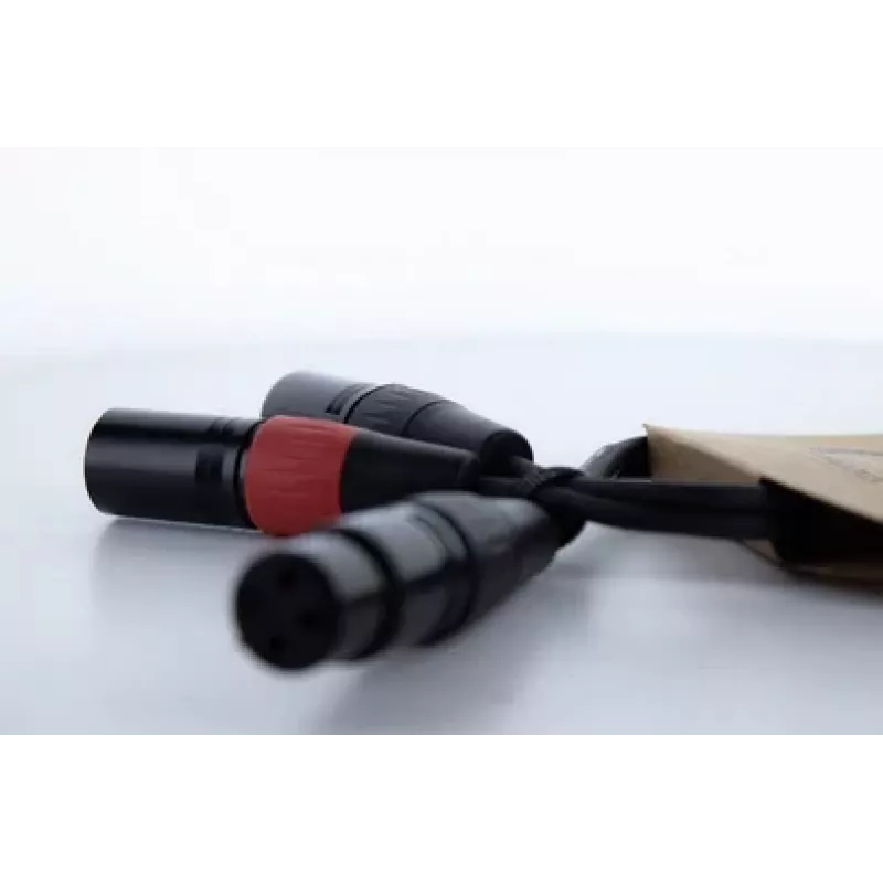 Cordial EY 0,3 m XLR Y-adapter kábel - 1x XLR samica na 2x XLR samec, čierny 14880