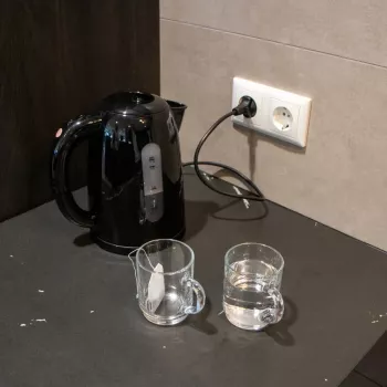 Melissa elektrická rýchlovarná kanvica 1,7L 2025W čierna 16130301