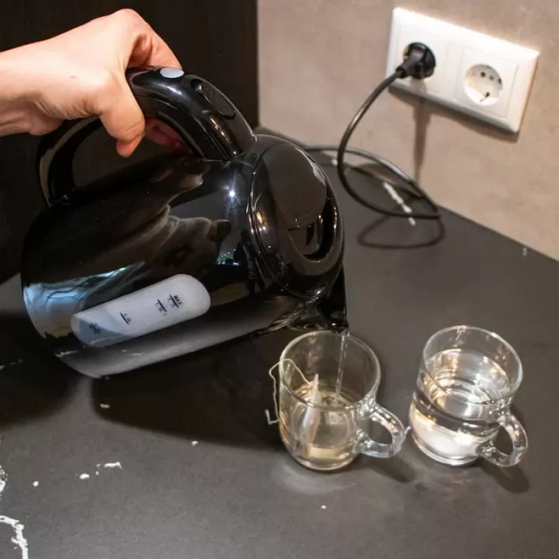 Melissa elektrická rýchlovarná kanvica 1,7L 2025W čierna 16130301