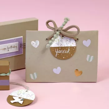 Artoz papierové darčekové visačky hnedá biela Hangtag Set Kraft okrúhle 6,5 cm 6 ks (144500-255)
