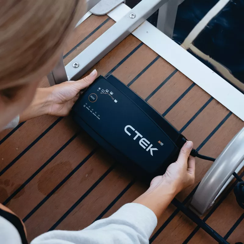 CTEK M15 EU 40-192 automatická nabíjačka batérií 12V 15A pre olovené a lítium batérie