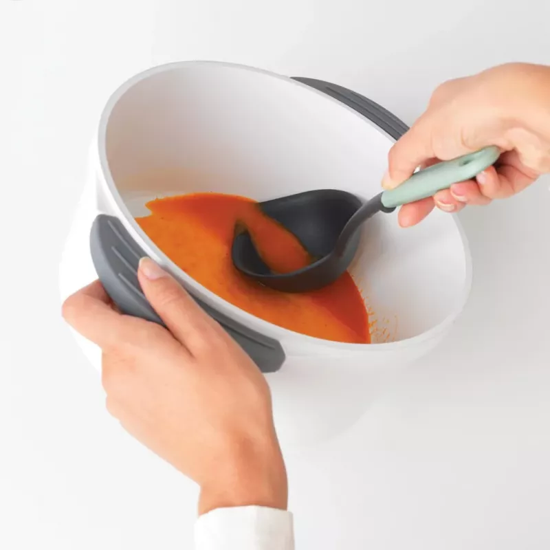 Brabantia Tasty+ naberačka na polievku s integrovanou stierkou, jade zelená