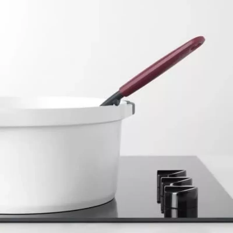 Brabantia Profile Line obracačka na panvice s otvormi, baklažánová červená