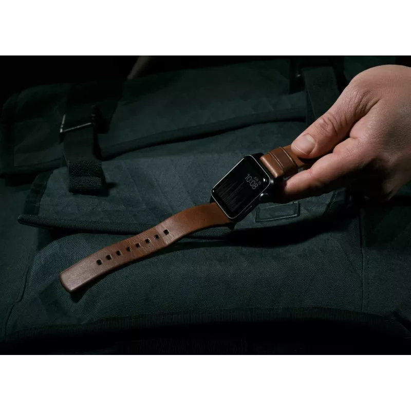 NOMAD Modern Band – Horween kožený remienok pre Apple Watch 46mm/49mm (Rustic Brown, čierny hardvér)
