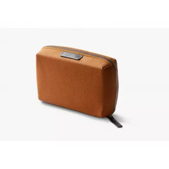 Bellroy Tech Kit Compact – bronzový organizér na technické príslušenstvo