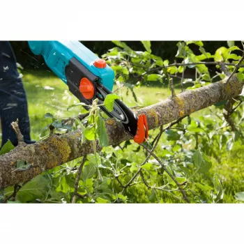 Gardena TCS 720/20 teleskopický výškový rezač 720 W 20 cm tyrkysový