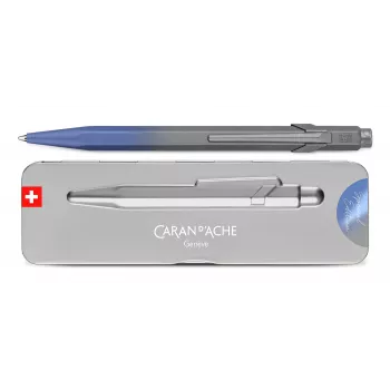 Caran d'Ache 849 guľôčkové pero Storm Blue Claim Your Style 5th Edition Medium modrá náplň NM849.589