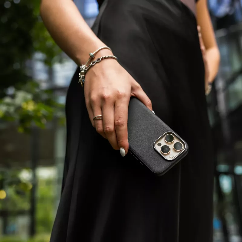 Fixed MagLeather zadné puzdro pre Apple iPhone 17 – koža, čierna