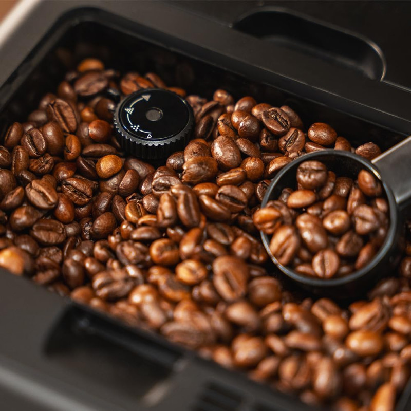 Cecotec Cremmaet Latte Touch plnoautomatický kávovar, 19 bar, integrovaný naparovač mlieka, 1500 W, čierny
