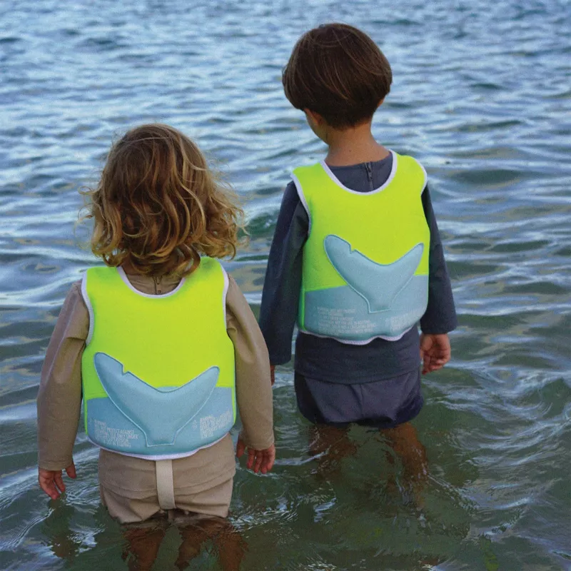 Sunnylife plavecká vesta (2-3 roky) – Salty the Shark Aqua Neon Yellow