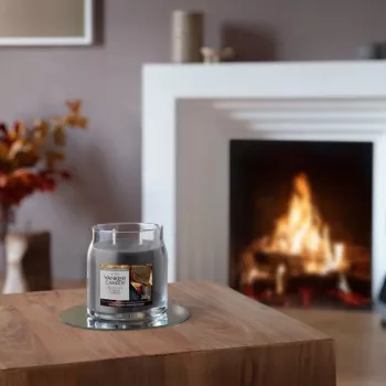 Yankee Candle Crackling Embers sviečka, stredná