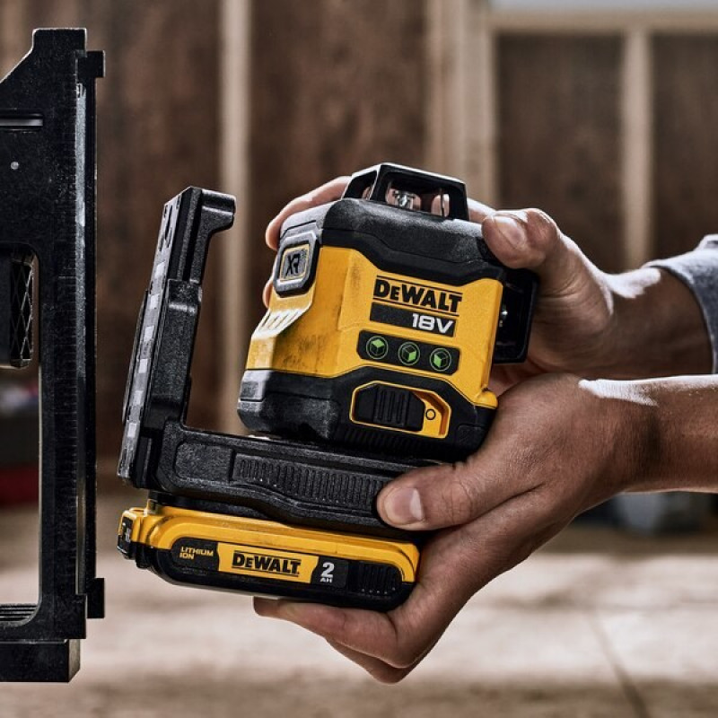 DeWalt DCLE34031D1-QW 3x360° krížový líniový laser, zelený, 40 m, 18 V, 2 Ah akumulátor, kufrík TSTAK