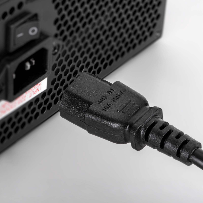 Akyga AK-PC-01A napájací kábel CEE 7/7 (Schuko) na IEC C13, CCA 3 x 0,5 mm², 1,5 m, čierny