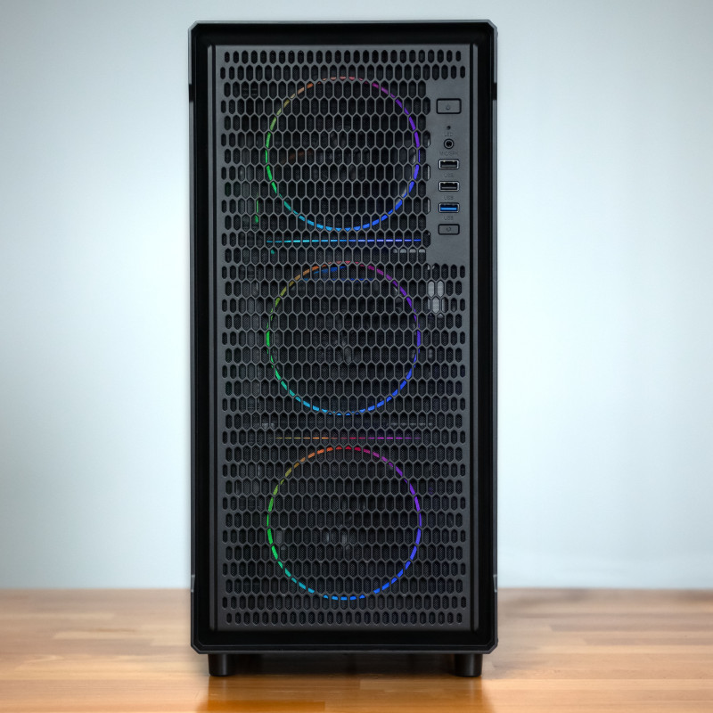 Počítačová skriňa Kolink AM2 ARGB Midi Tower, ATX, tvrdené sklo, 4 ventilátory 120 mm v balení, čierna