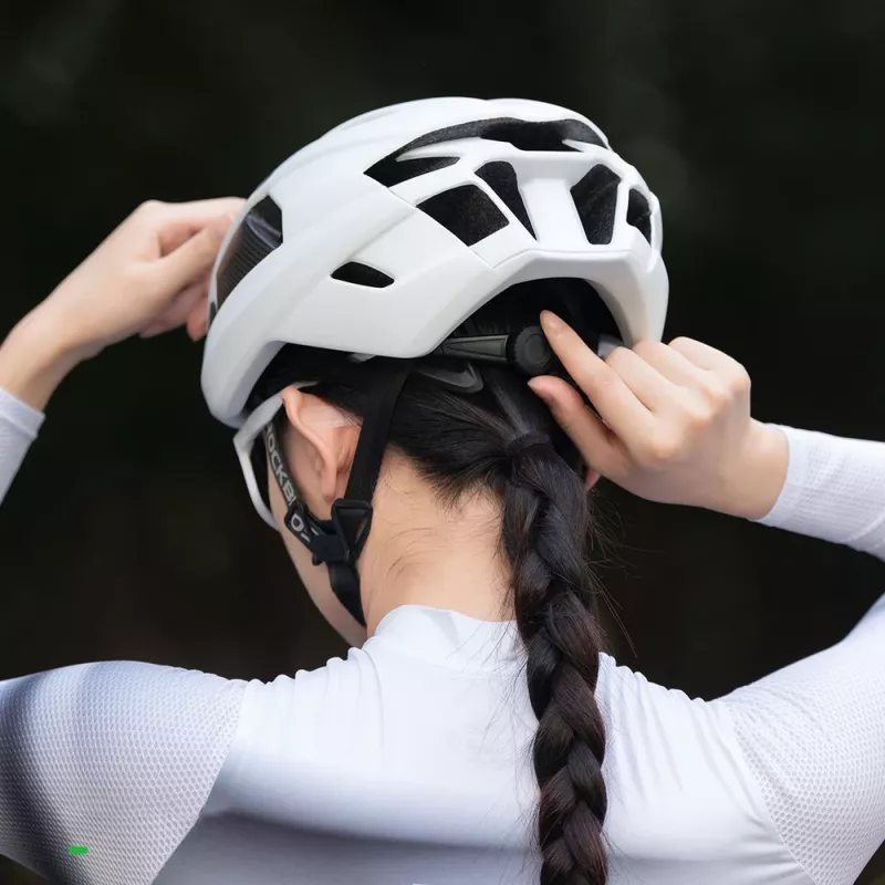 Rockbros LK-15 cyklistická prilba z karbónových vlákien 58-62cm, svetlosivá