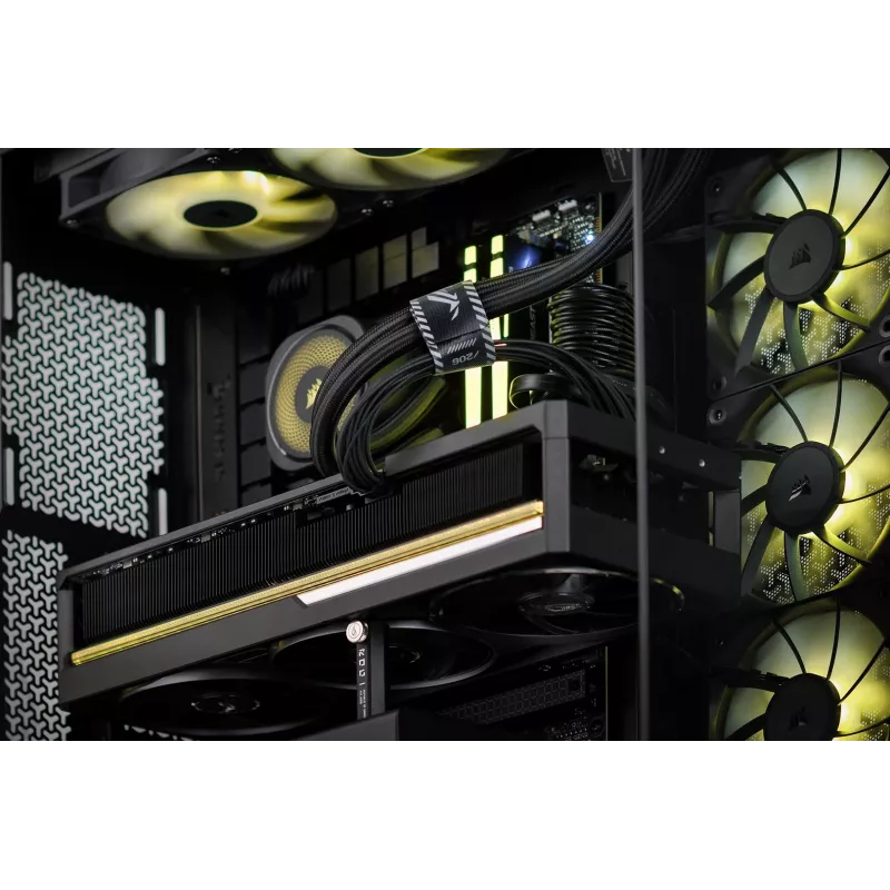 Actina PC AMD Ryzen 7 9800X3D 32 GB DDR5-SDRAM 2 TB SSD AMD Radeon RX 9070 XT Midi Tower čierna