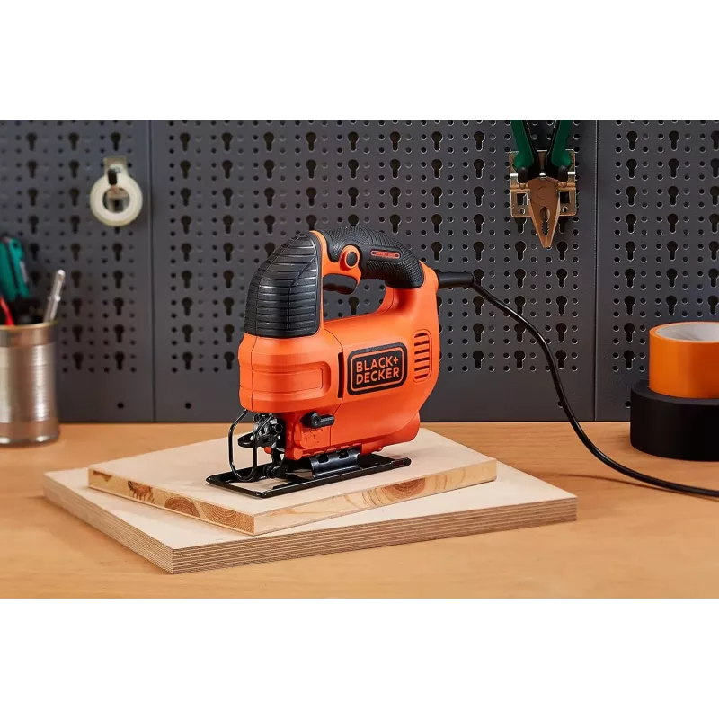 BLACK & DECKER priamočiara píla KS701PEK-QS 520W s variabilnými otáčkami a kyvadlovým zdvihom